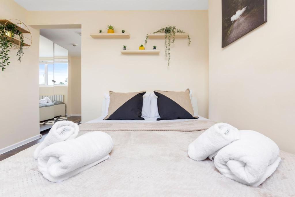 Isleworth Suites - Tw7 Экстерьер фото
