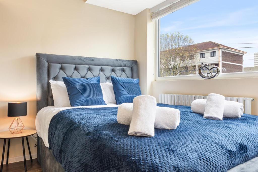 Isleworth Suites - Tw7 Экстерьер фото