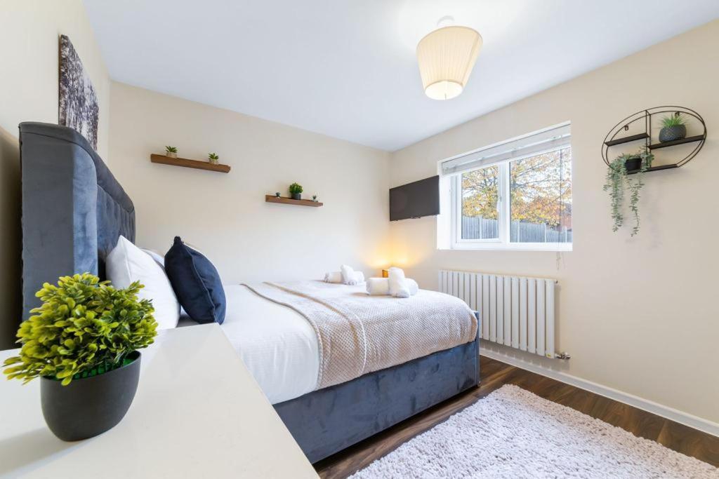 Isleworth Suites - Tw7 Экстерьер фото